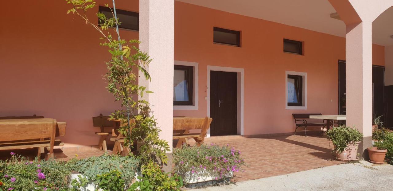 Klet Jana Bed & Breakfast Jastrebarsko Exterior foto