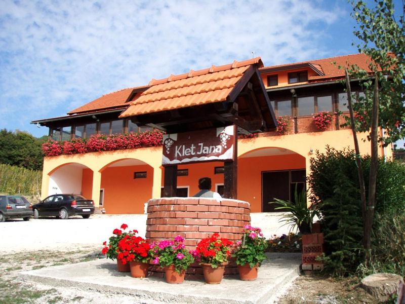 Klet Jana Bed & Breakfast Jastrebarsko Exterior foto