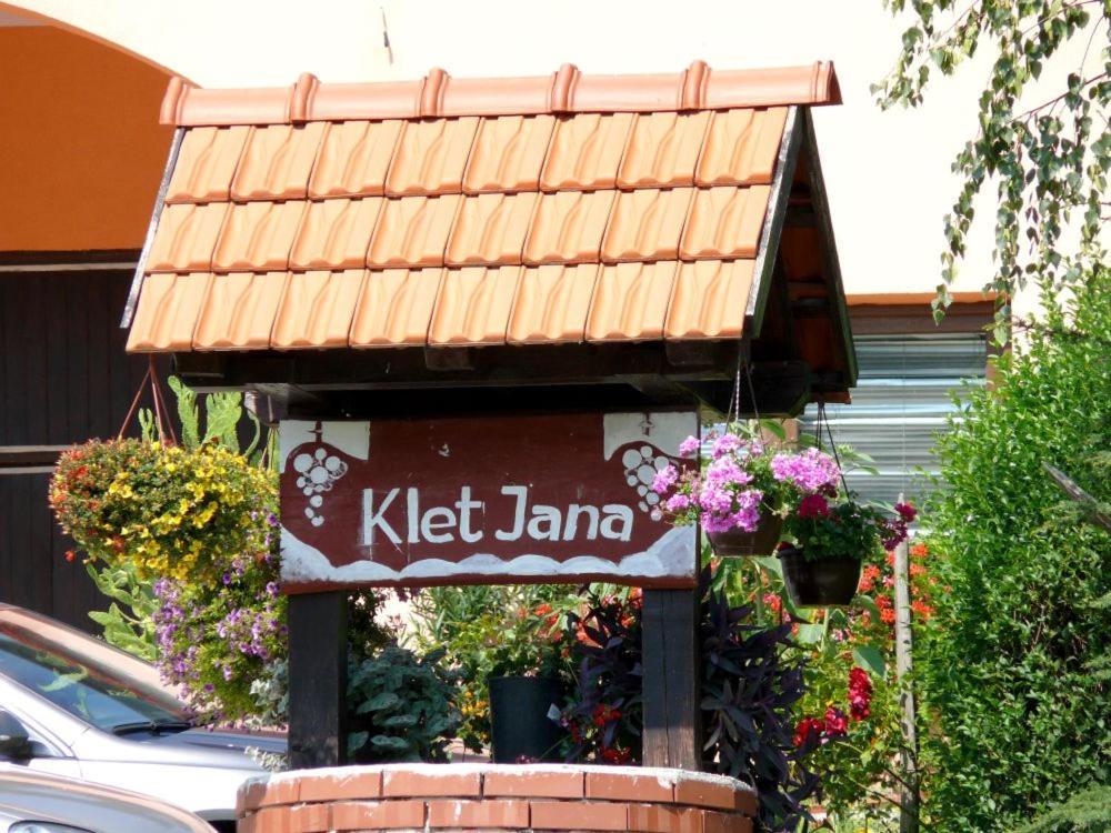 Klet Jana Bed & Breakfast Jastrebarsko Exterior foto