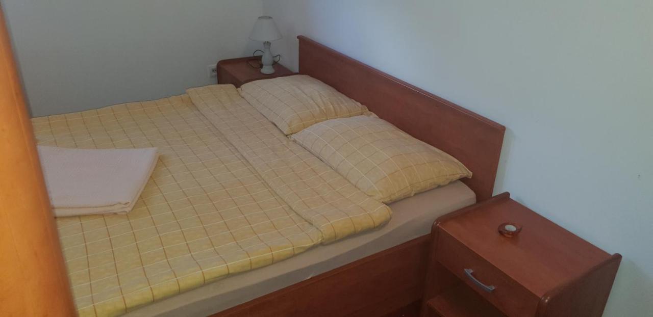 Klet Jana Bed & Breakfast Jastrebarsko Exterior foto
